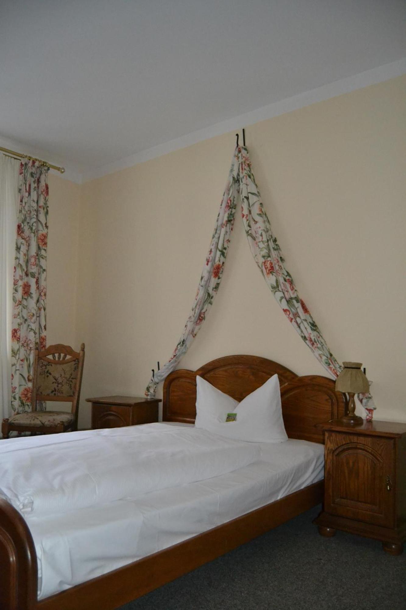 Hotel Anker Saalfeld Saale الغرفة الصورة